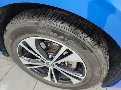 Used 2023 Nissan Sentra SV image 3