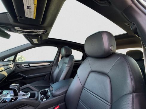 Used 2023 Porsche Cayenne Platinum Edition w/ Performance Package image 12