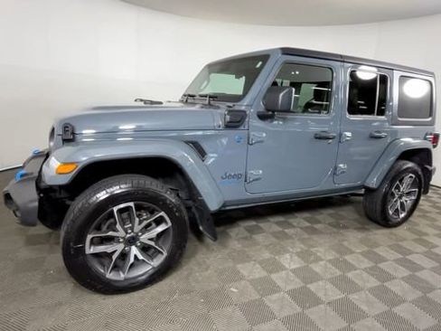 Used 2024 Jeep Wrangler Unlimited w/ Convenience Group AWD/4WD image 13