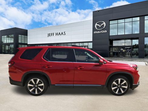 Used 2025 Honda Pilot Touring image 5