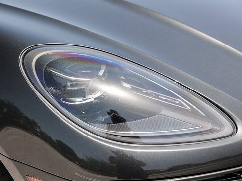 Used 2022 Porsche Macan AWD/4WD image 13