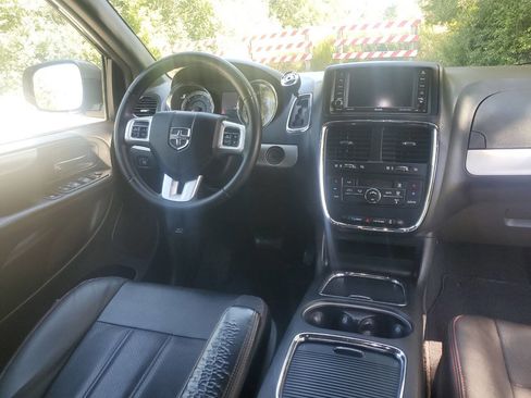 Used 2016 Dodge Grand Caravan R/T image 20