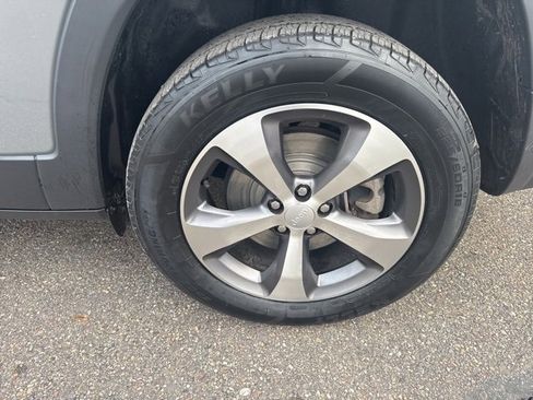 Used 2021 Jeep Cherokee Limited w/ Elite Package image 11