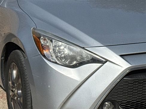 Used 2019 Toyota Yaris LE image 4