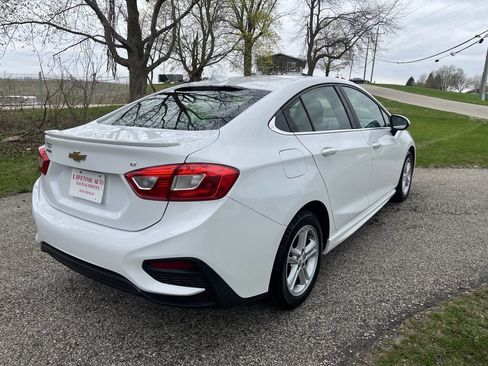 Used 2016 Chevrolet Cruze LT w/ Sun And Sound Package FWD image 5