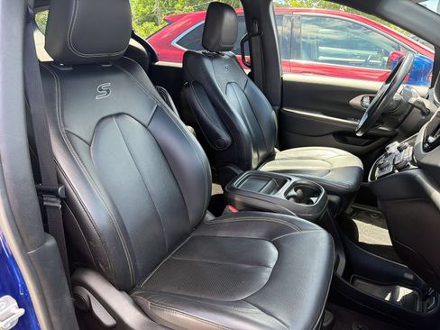 Used 2020 Chrysler Pacifica Touring-L AWD/4WD image 28