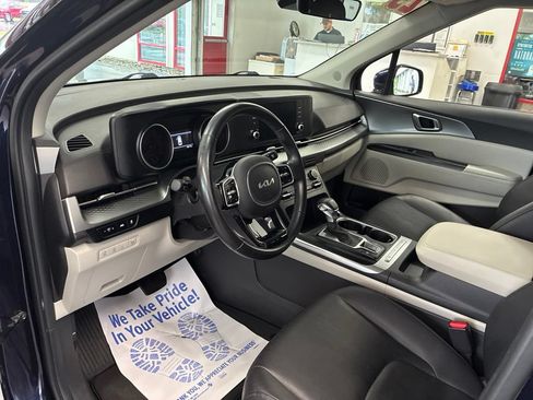 Used 2023 Kia Carnival LX FWD image 17
