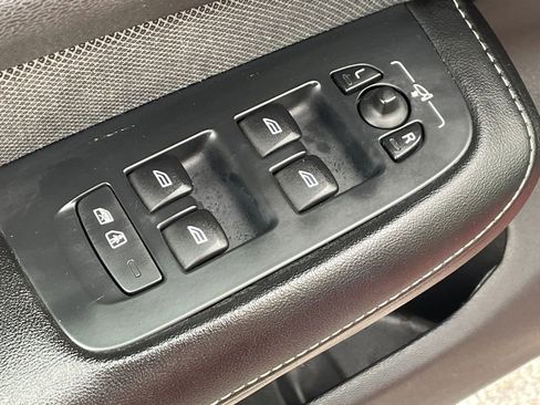 Used 2020 Volvo S60 T6 R-Design image 27