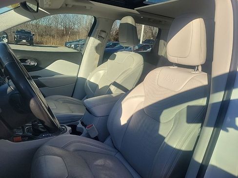 Used 2020 Jeep Cherokee Limited w/ Technology Group image 13