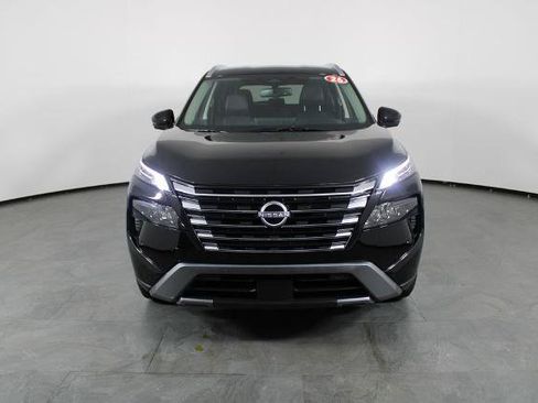 Certified 2026 Nissan Rogue SL FWD image 12