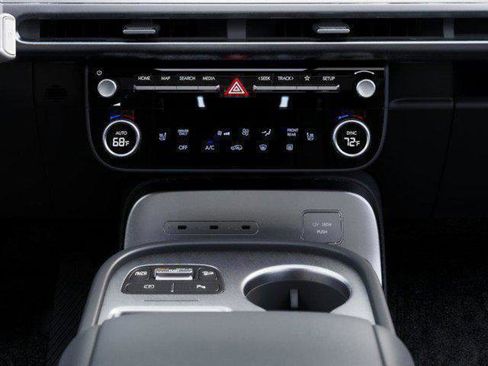 New 2026 Hyundai Ioniq 9 SE AWD/4WD image 16