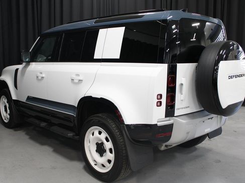 Used 2025 Land Rover Defender 110 S image 13