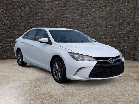 Used 2017 Toyota Camry SE FWD image 2