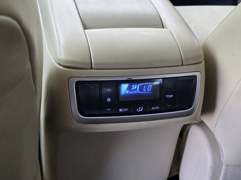 Used 2017 Toyota Highlander Limited FWD image 11