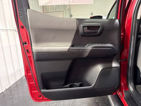 Used 2022 Toyota Tacoma SR AWD/4WD image 15