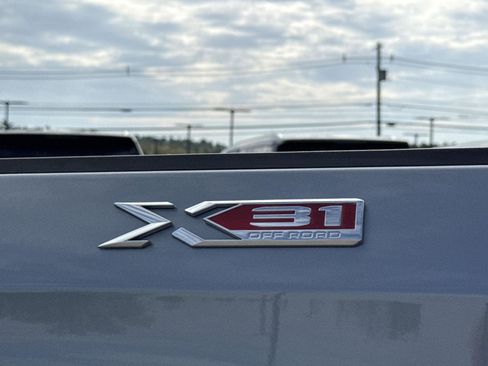 Used 2023 GMC Sierra 1500 Elevation w/ X31 Off-Road Package AWD/4WD image 7