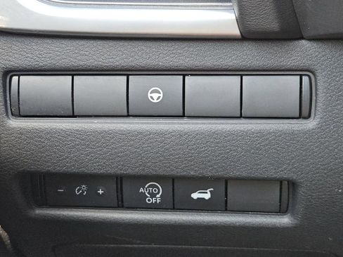 Used 2024 Nissan Rogue SV image 17