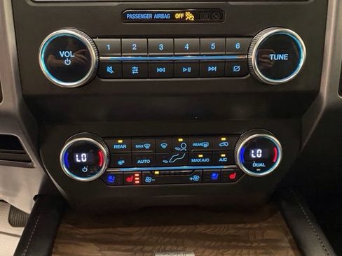 Used 2019 Ford Expedition Platinum AWD/4WD image 34
