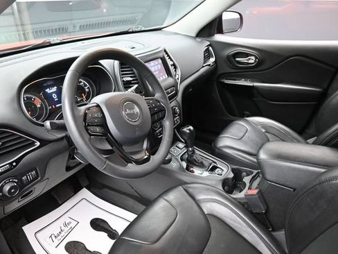 Used 2021 Jeep Cherokee Latitude Plus AWD/4WD image 18