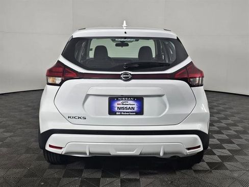 New 2025 Nissan Kicks S image 9