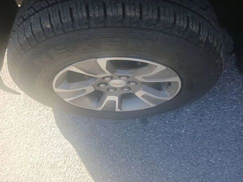 Used 2018 Chevrolet Colorado Z71 image 28