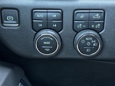 Used 2024 Chevrolet Silverado 2500 High Country w/ Technology Package AWD/4WD image 30