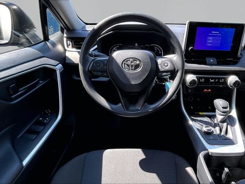 Used 2025 Toyota RAV4 LE AWD/4WD image 6