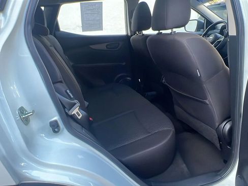 Used 2021 Nissan Rogue Sport S image 29