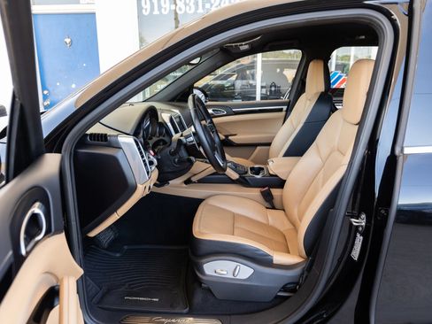 Used 2016 Porsche Cayenne AWD/4WD image 19