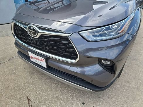 Used 2021 Toyota Highlander Platinum AWD/4WD image 18