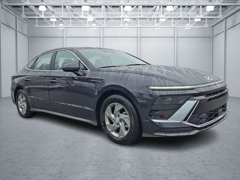 New 2026 Hyundai Sonata SE FWD image 2