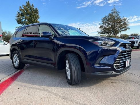 Used 2025 Toyota Grand Highlander FWD image 5