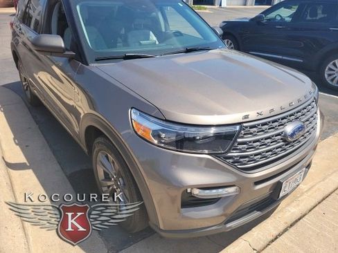 Used 2021 Ford Explorer XLT w/ Equipment Group 202A AWD/4WD image 5