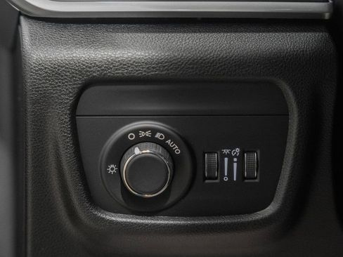 New 2025 Jeep Grand Cherokee Altitude image 38