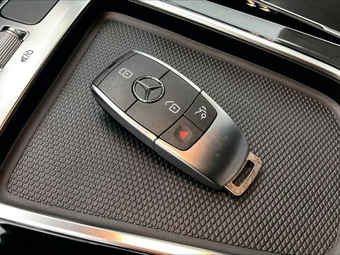 Used 2026 Mercedes-Benz GLB 250 image 12