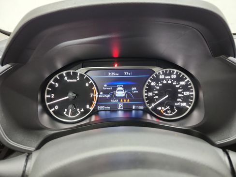 Used 2024 Nissan Altima 2.5 SV AWD/4WD image 17