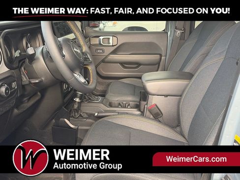 Used 2024 Jeep Wrangler Unlimited Sahara w/ Technology Group AWD/4WD image 34