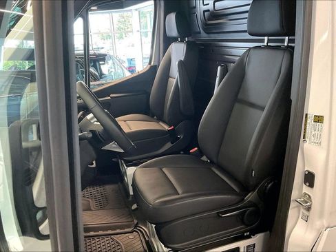 Used 2026 Mercedes-Benz Sprinter 2500 image 9