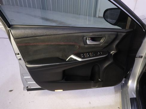 Used 2015 Toyota Camry XSE image 33