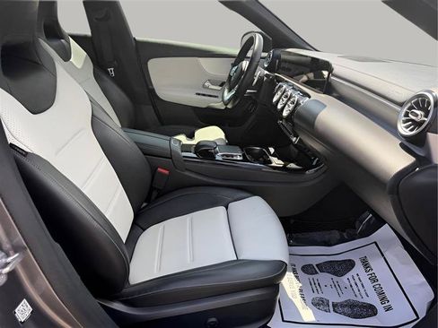 Used 2020 Mercedes-Benz CLA 250 image 33