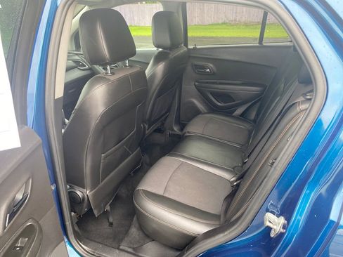 Used 2020 Chevrolet Trax LT w/ LT Convenience Package FWD image 18