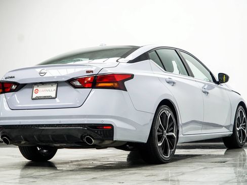 Used 2024 Nissan Altima 2.5 SR FWD image 12