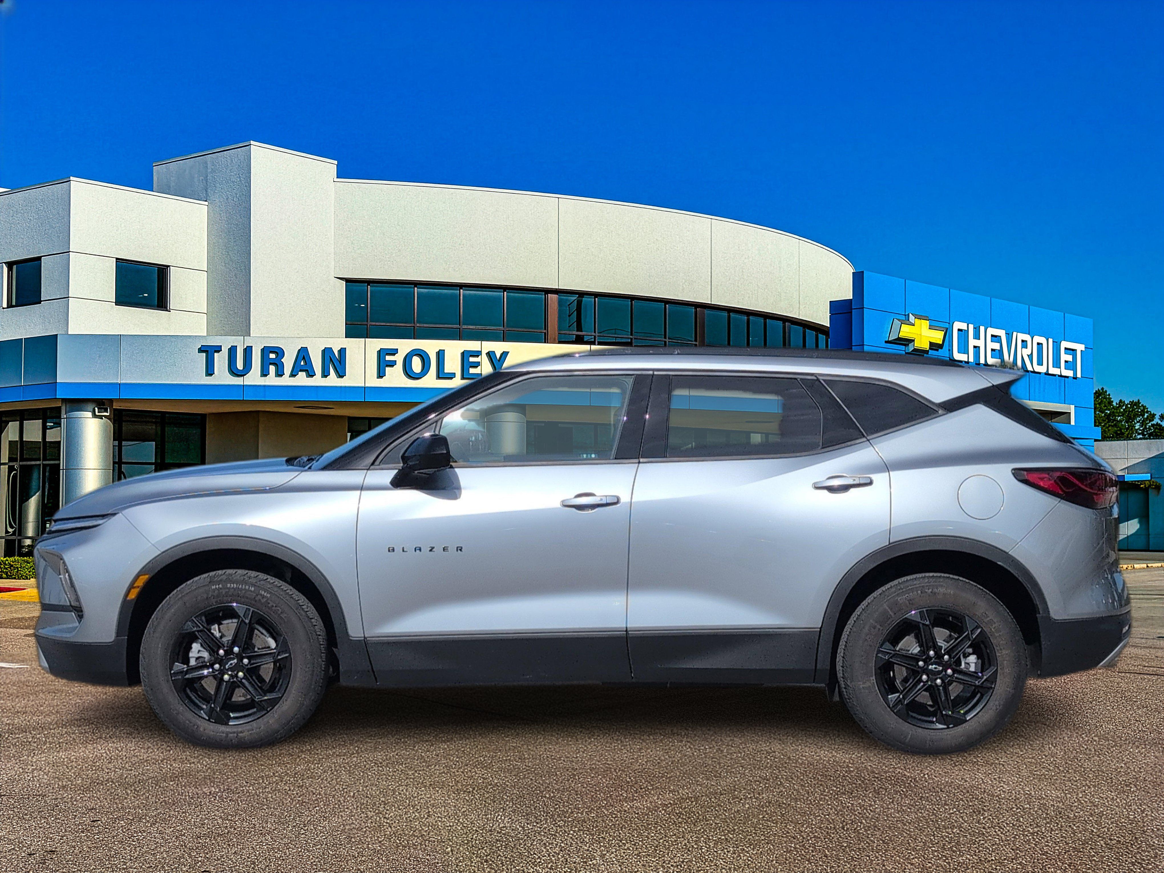 Used 2024 Chevrolet Blazer LT w/ Convenience Package FWD image 2