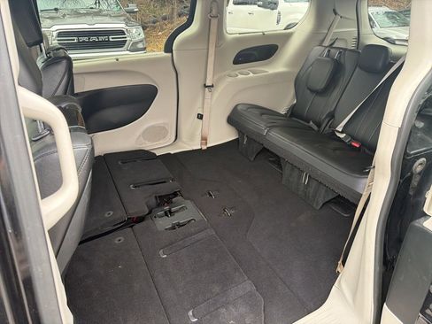 Used 2018 Chrysler Pacifica Touring-L Plus w/ Advanced Safetytec Group image 13