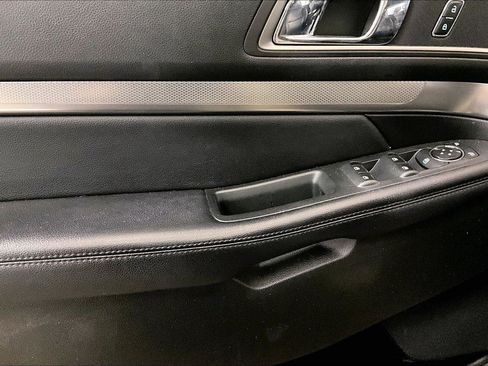 Used 2018 Ford Explorer XLT w/ Equipment Group 202A image 23