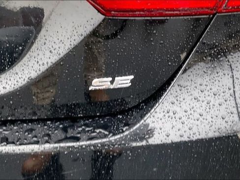 Used 2021 Toyota Camry SE image 8