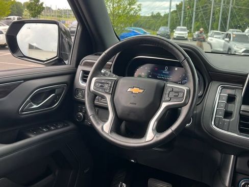 Used 2022 Chevrolet Suburban LT w/ Luxury Package AWD/4WD image 19