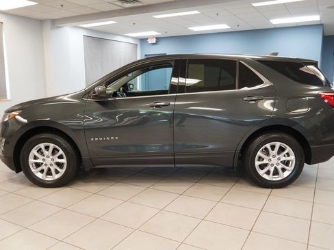 Used 2020 Chevrolet Equinox LT FWD image 2
