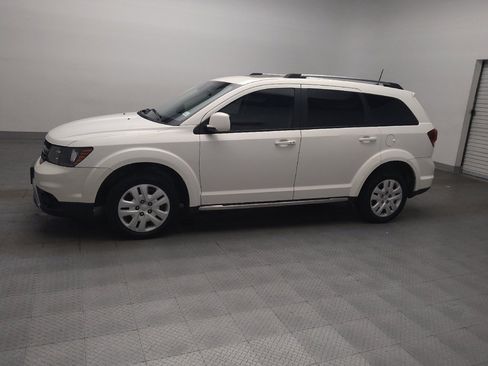 Used 2020 Dodge Journey Crossroad FWD image 2
