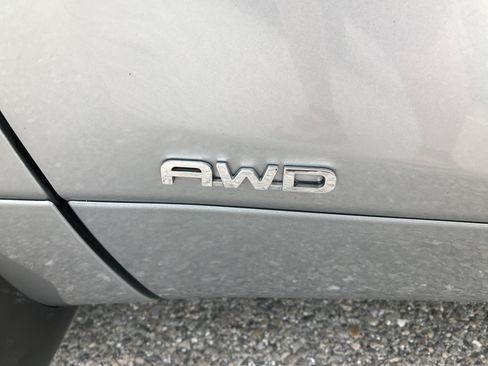 Used 2022 Toyota Highlander XLE AWD/4WD image 13